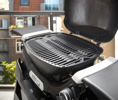 Weber Q1200N Gas Barbecue with Side Tables and Compact Stand - image 6