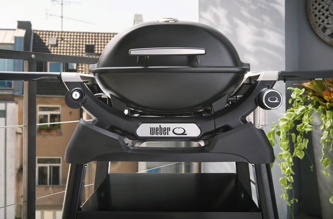 Weber Q1200N Gas Barbecue with Side Tables and Compact Stand - image 2